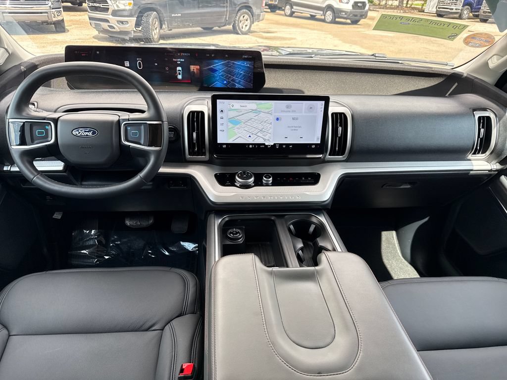 Used 2025 Ford Expedition Active RWD image 6