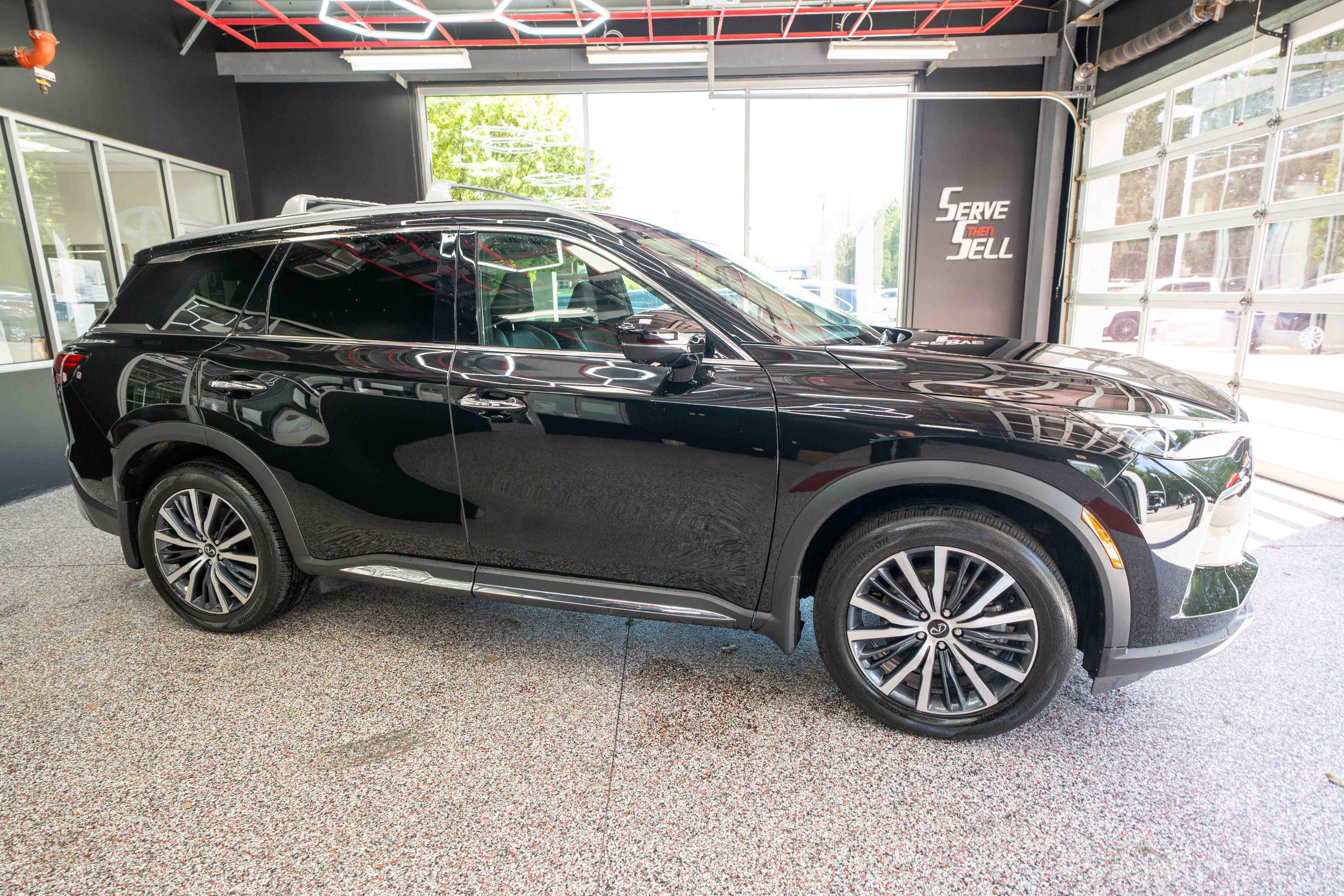 Used 2025 INFINITI QX60 Sensory w/ Vision Package image 5