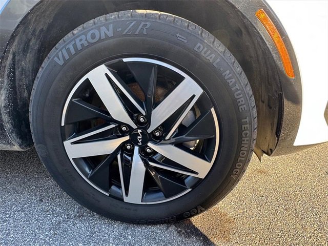 Used 2023 Kia Sorento S image 2