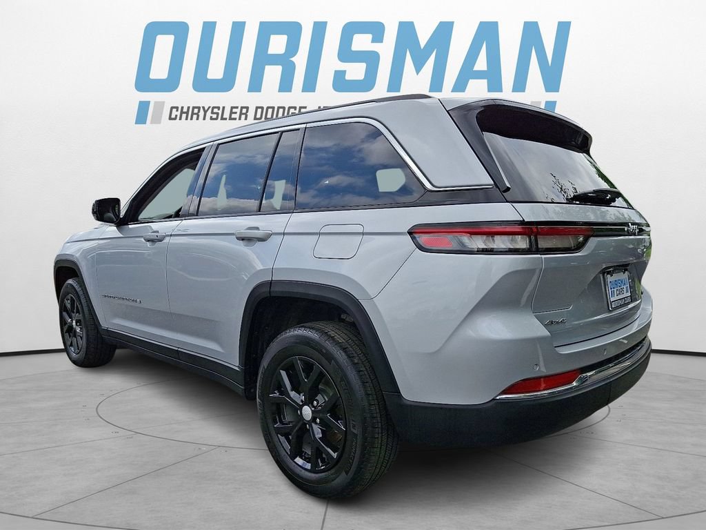 Certified 2023 Jeep Grand Cherokee Limited AWD/4WD image 4