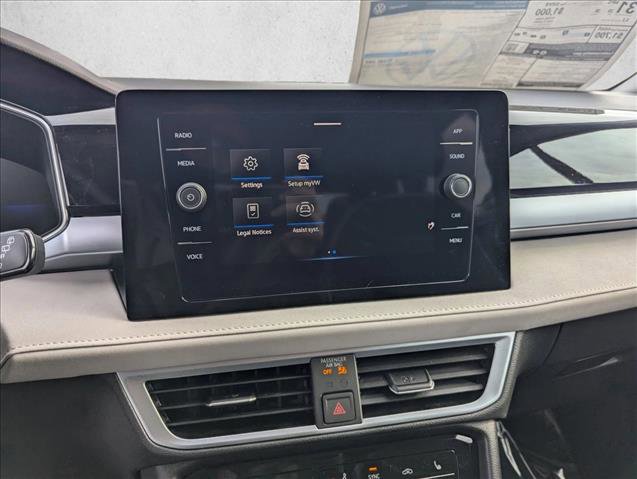 Certified 2025 Volkswagen Taos SE image 16