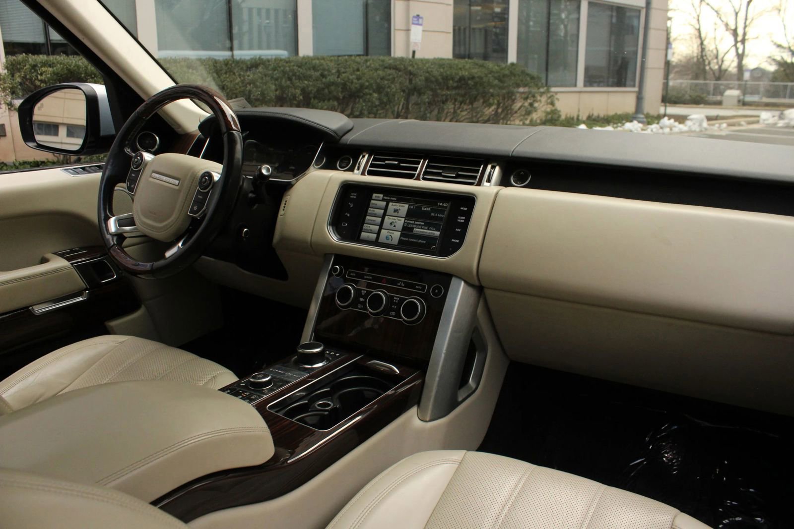 Used 2014 Land Rover Range Rover Supercharged AWD/4WD image 23