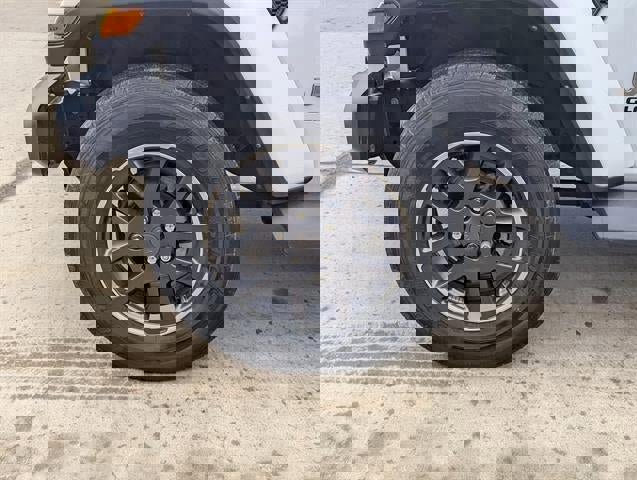 Used 2022 Jeep Gladiator Overland w/ Cold Weather Group image 16