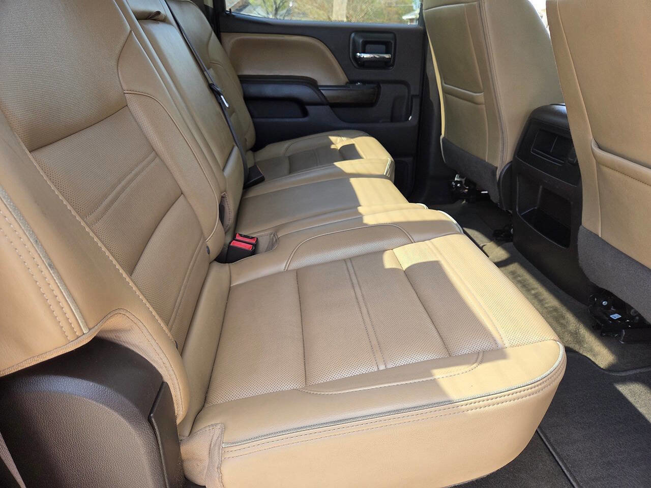 Used 2017 GMC Sierra 2500 Denali w/ Suspension Package, Off-Road image 12