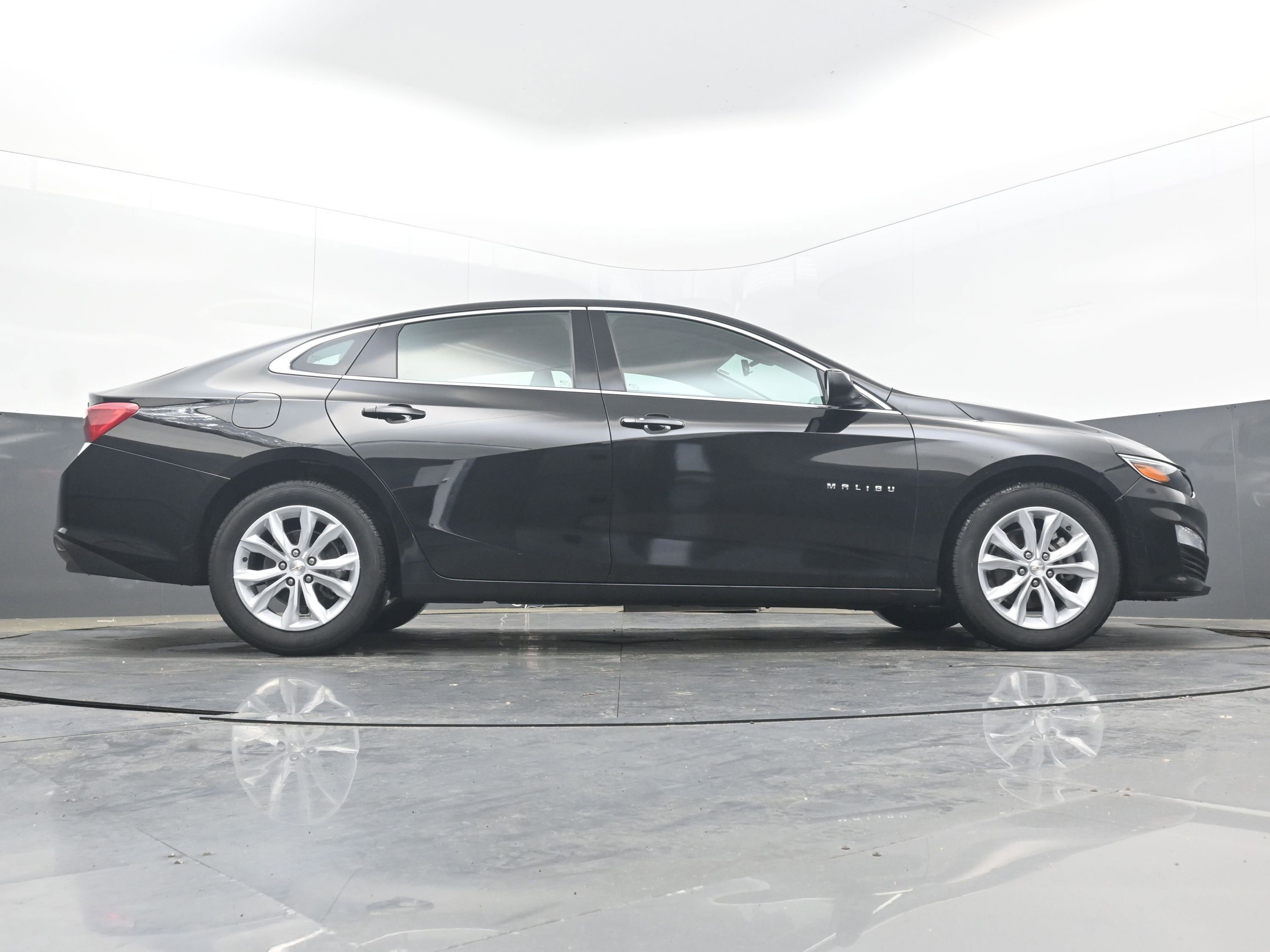 Used 2024 Chevrolet Malibu LT image 30