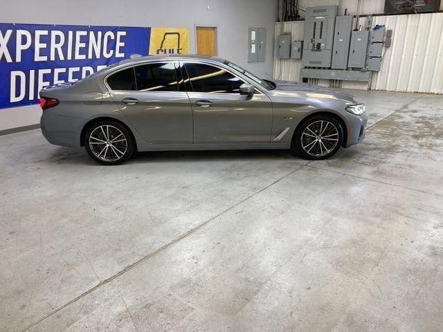 Used 2023 BMW 530e w/ Premium Package RWD image 8