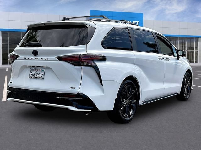 Used 2025 Toyota Sienna XSE w/ XSE Premium Package FWD image 7