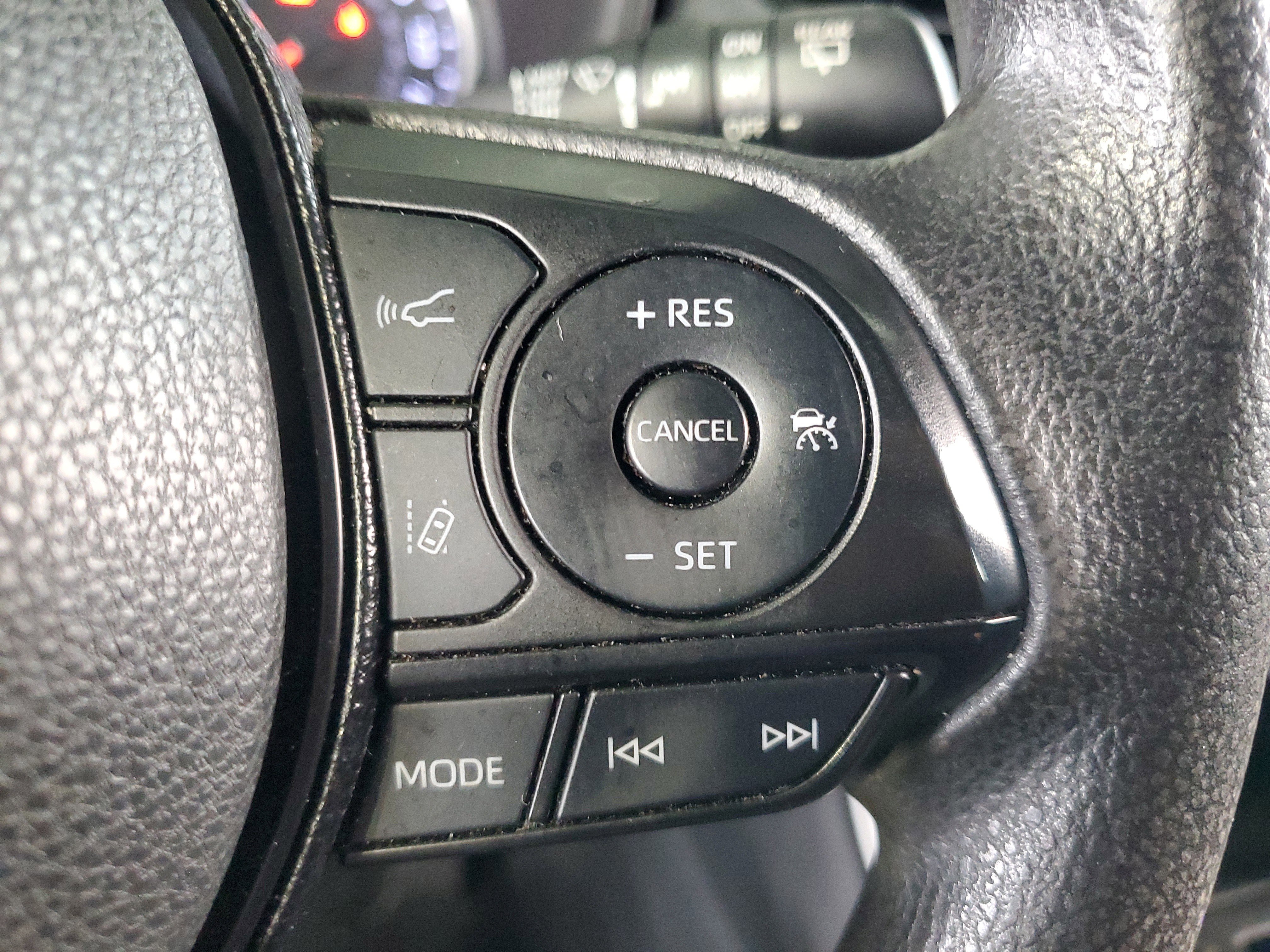Used 2021 Toyota RAV4 XLE FWD image 24