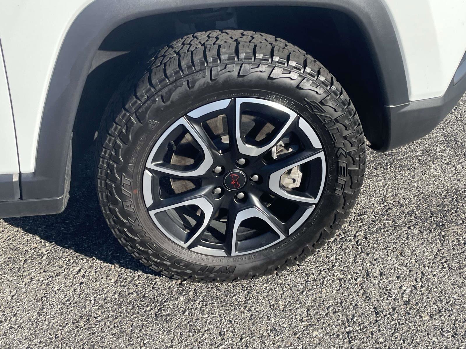 Certified 2025 Jeep Compass Trailhawk AWD/4WD image 3