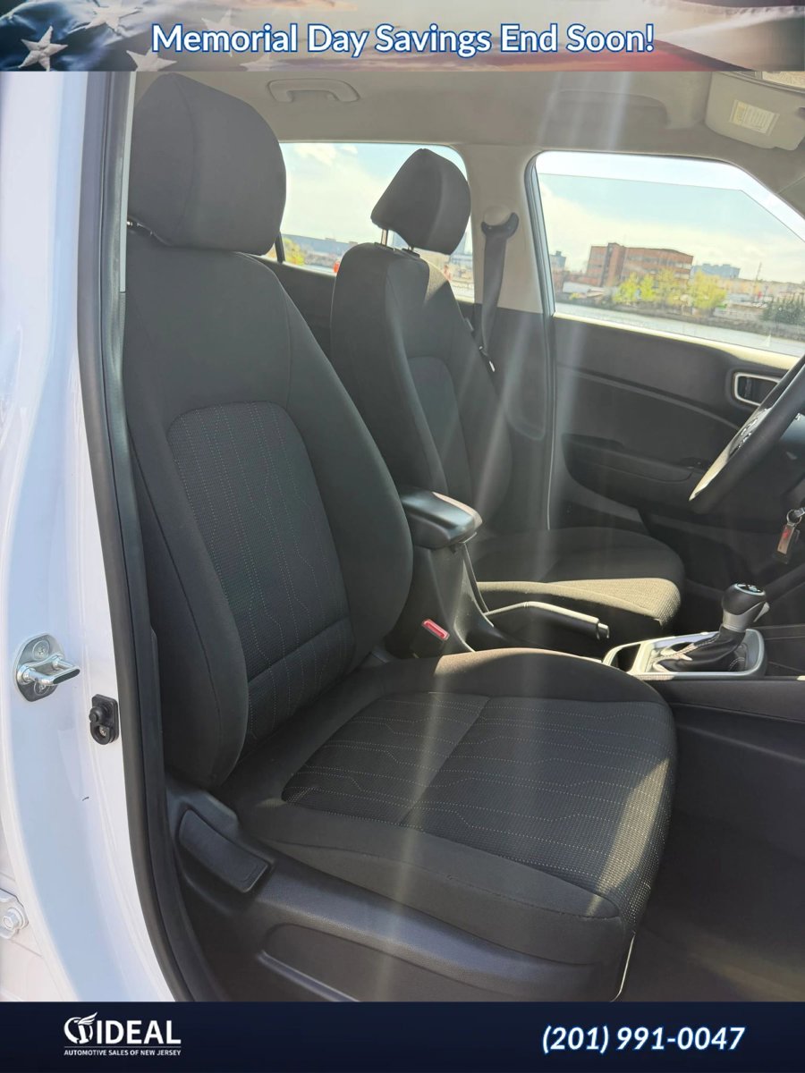 Used 2024 Hyundai Venue SE FWD image 54
