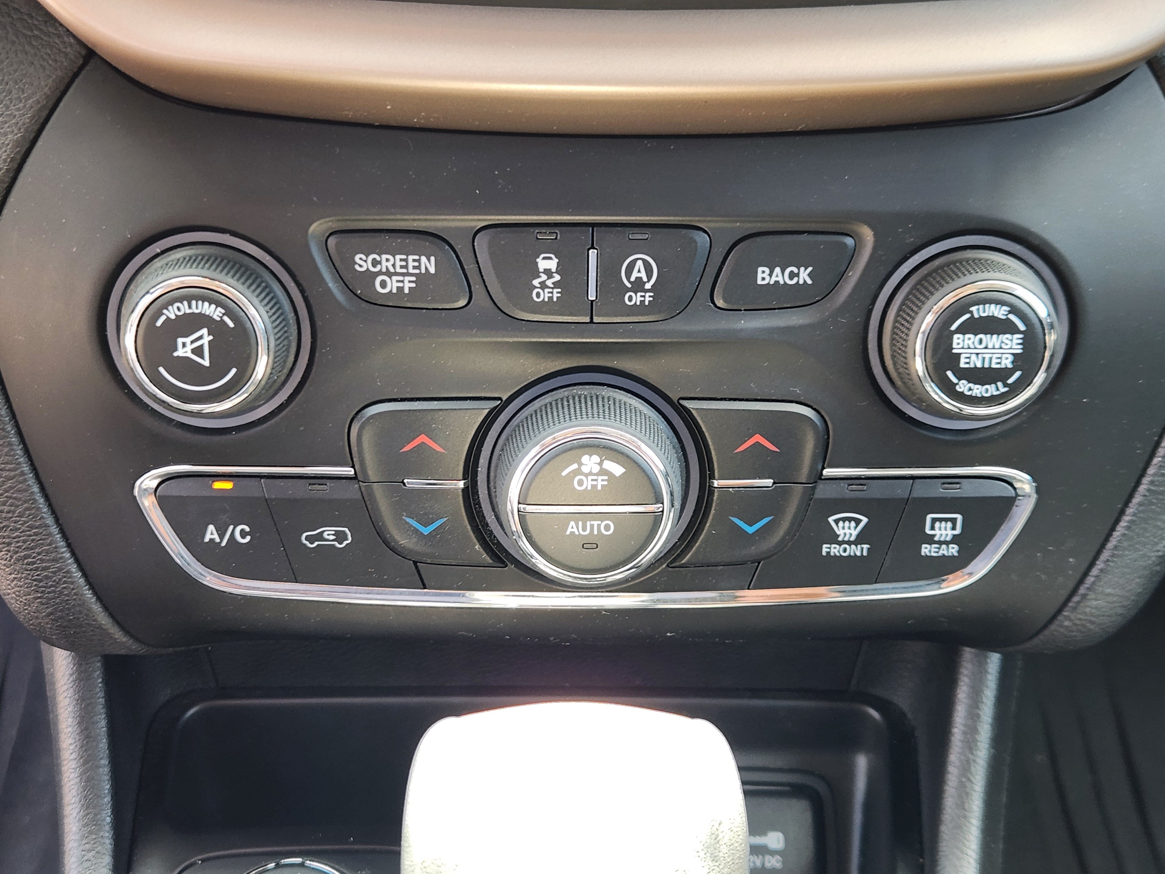 Used 2017 Jeep Cherokee Limited AWD/4WD image 22