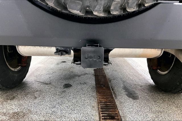 Used 2016 Jeep Wrangler Unlimited Rubicon w/ Connectivity Group image 25