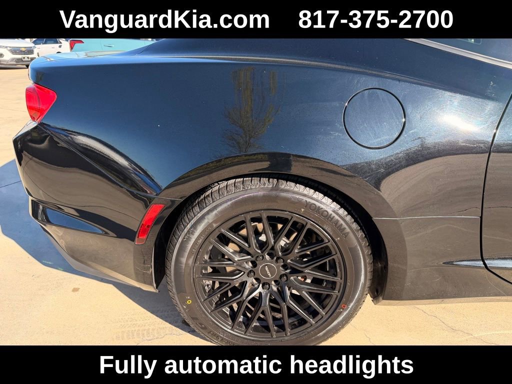 Used 2020 Chevrolet Camaro LT w/ Technology Package image 10