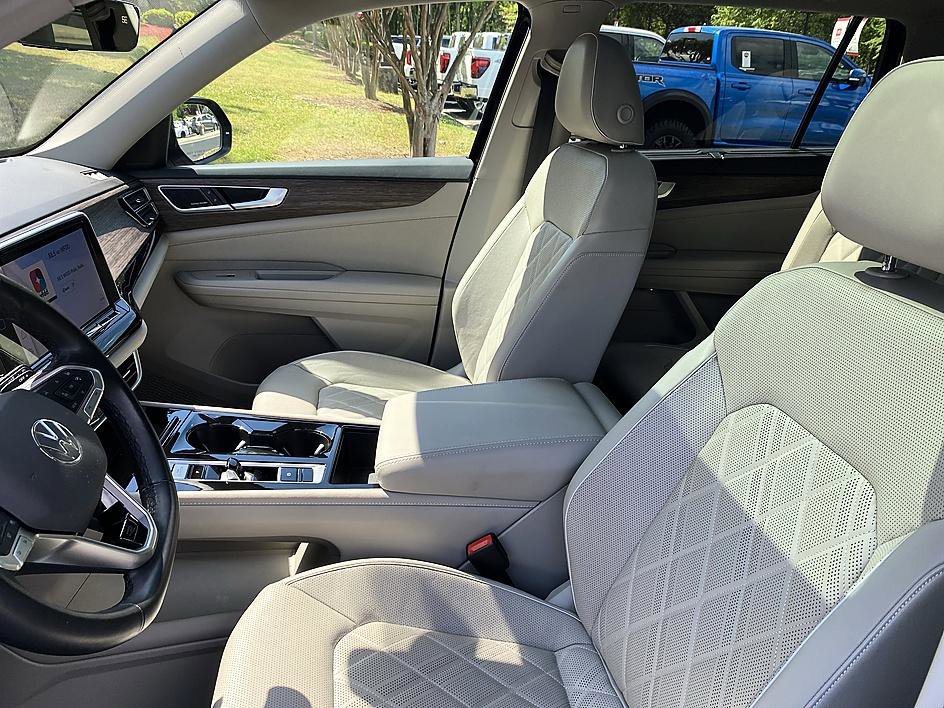 Used 2024 Volkswagen Atlas SEL Premium R-Line image 11