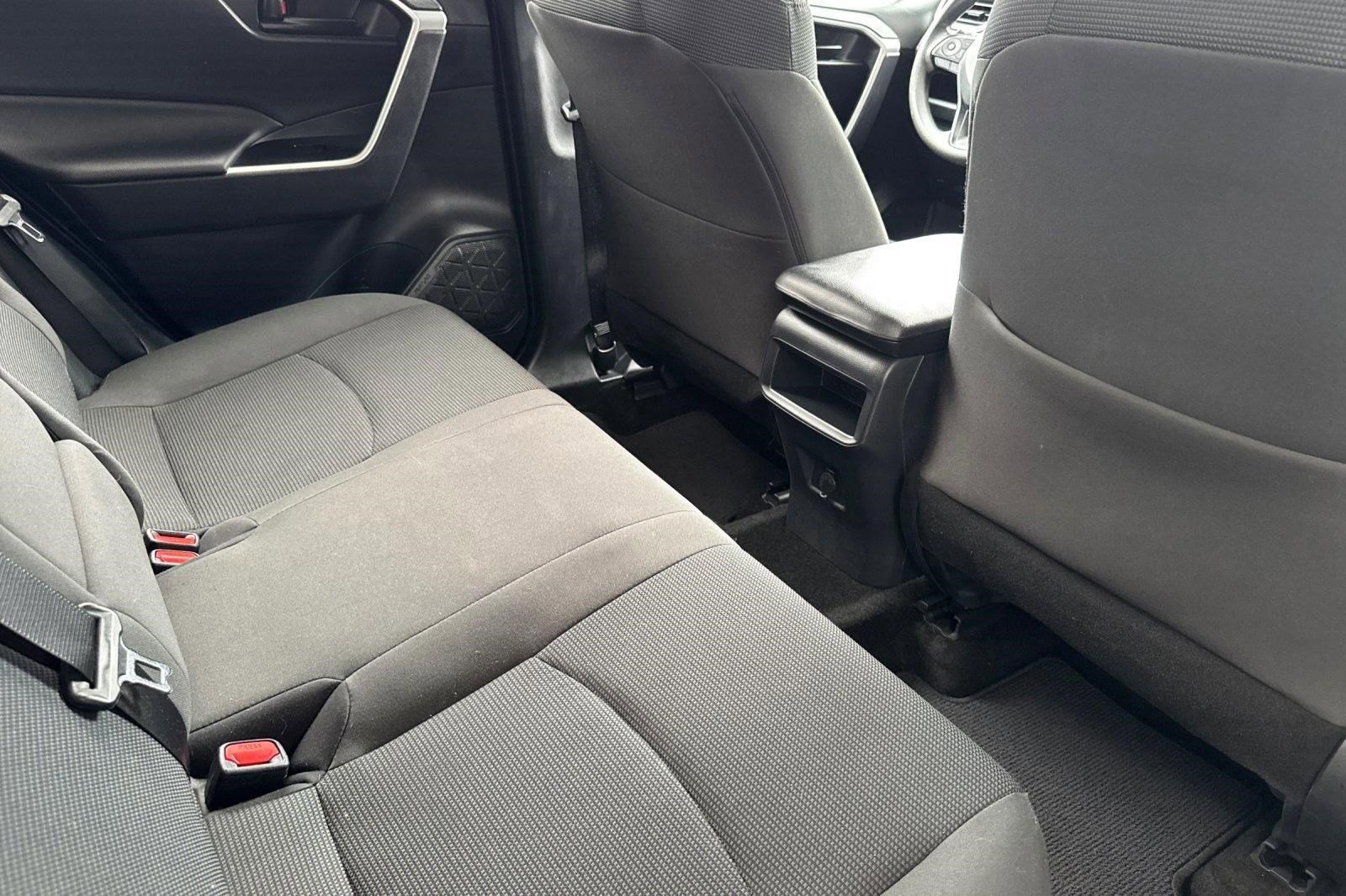 Certified 2021 Toyota RAV4 LE w/ Carpet Mat Package (TMS) FWD image 30