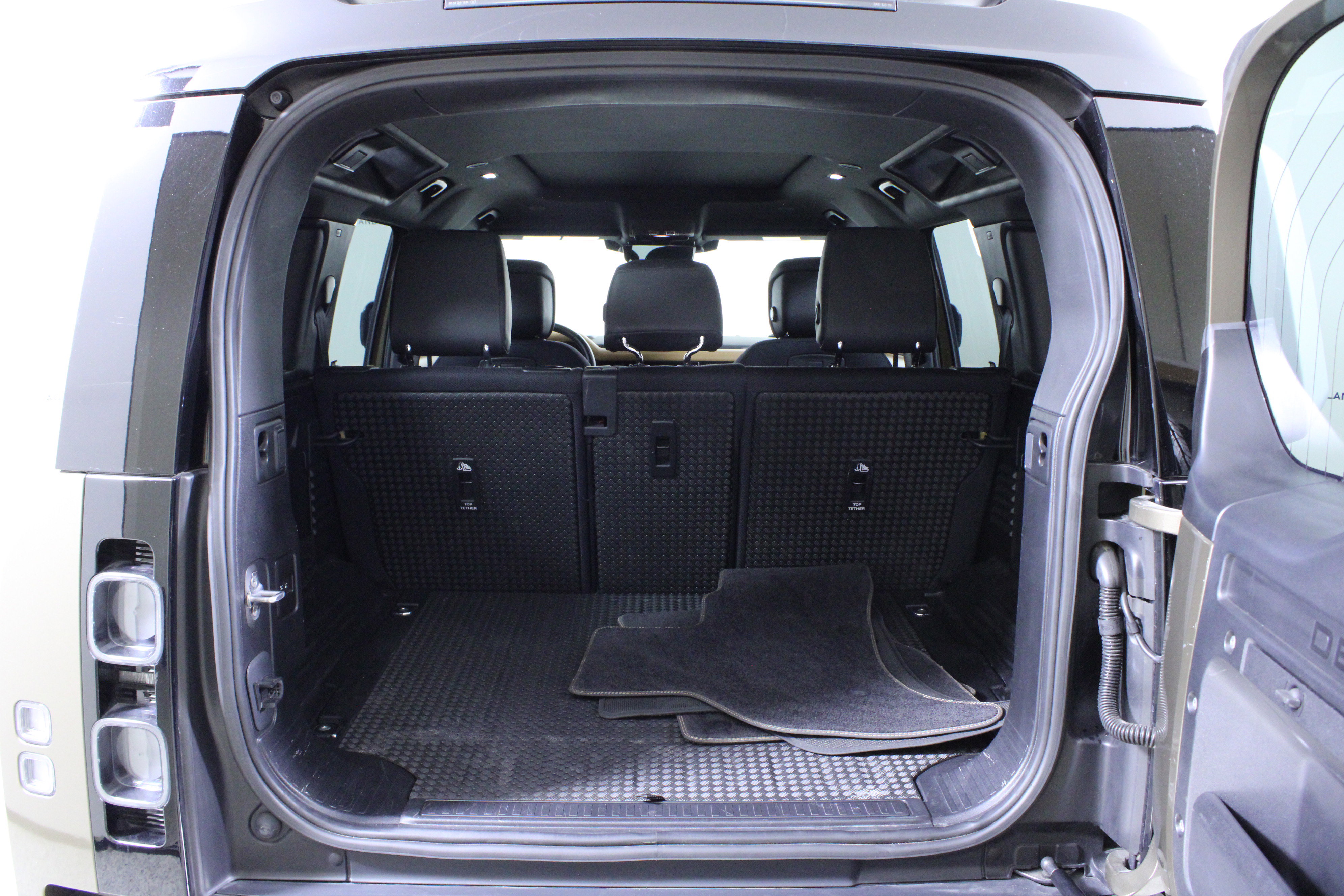 Used 2020 Land Rover Defender 110 X image 13