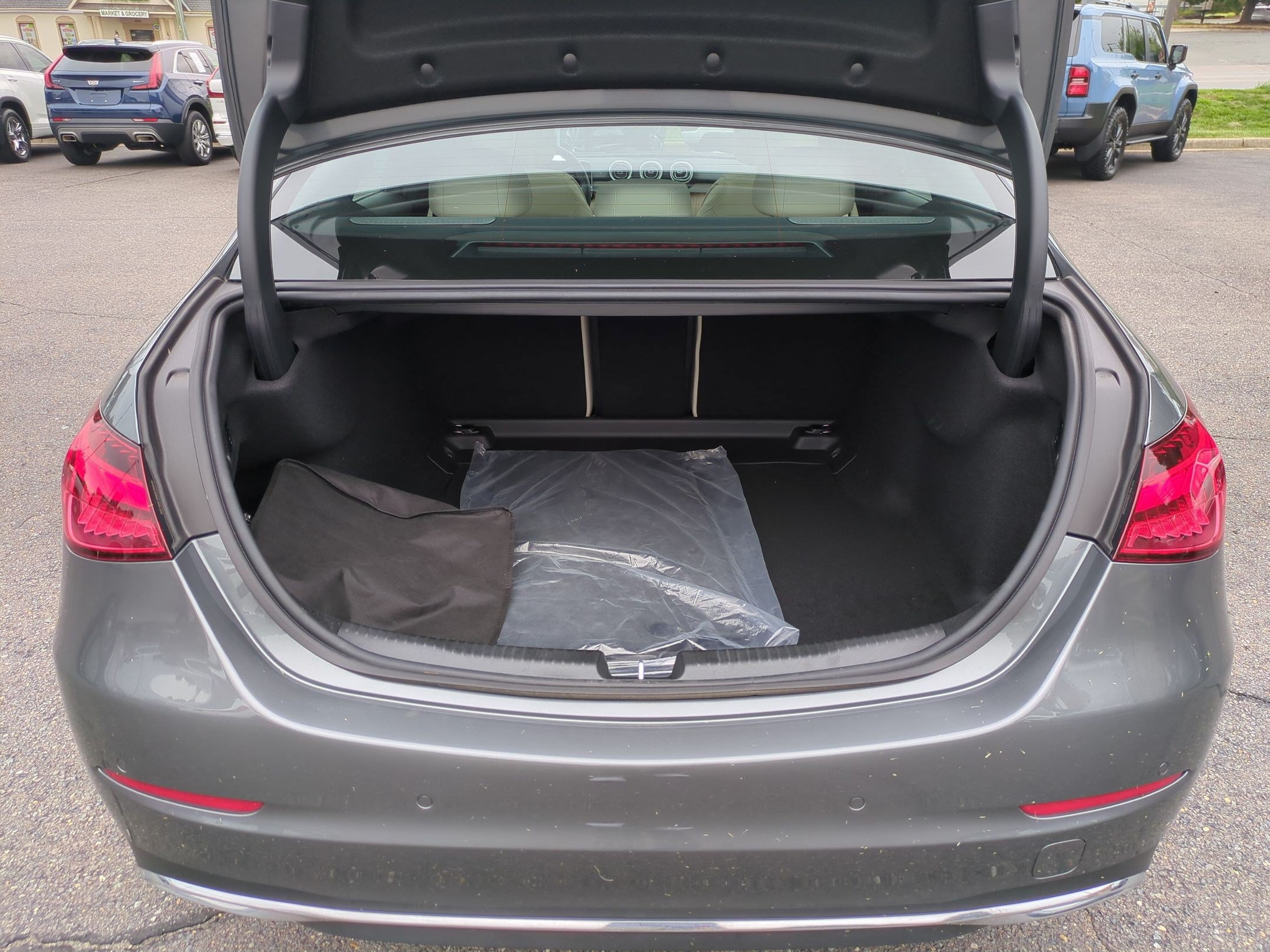 Used 2025 Mercedes-Benz C 300 Sedan image 33