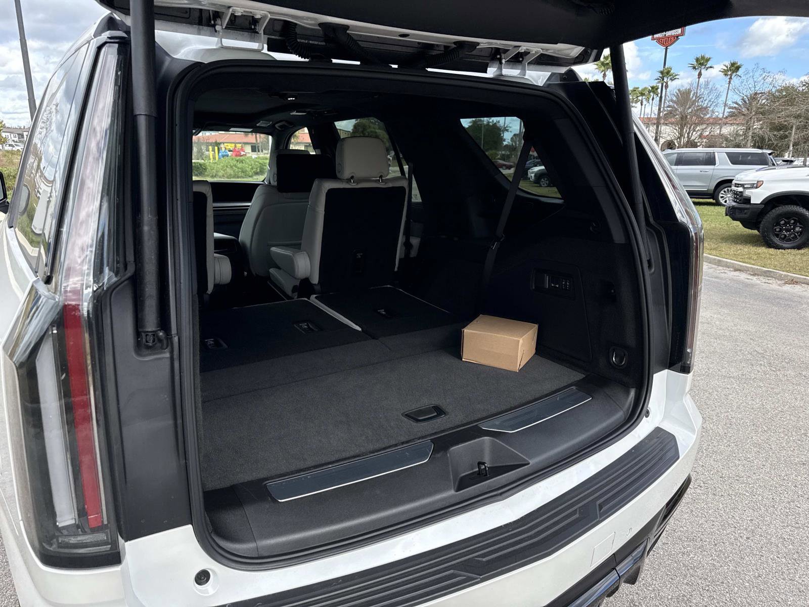 Used 2025 Cadillac Escalade V image 12