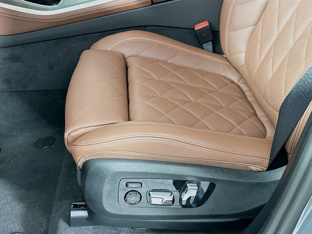New 2026 BMW X5 xDrive40i w/ Executive Package image 26