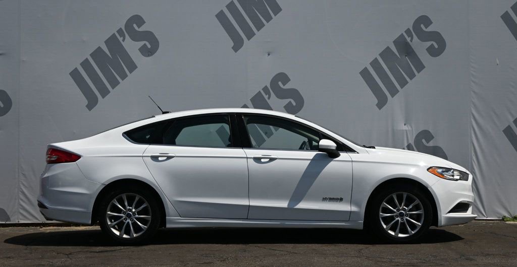 Used 2017 Ford Fusion SE FWD image 4