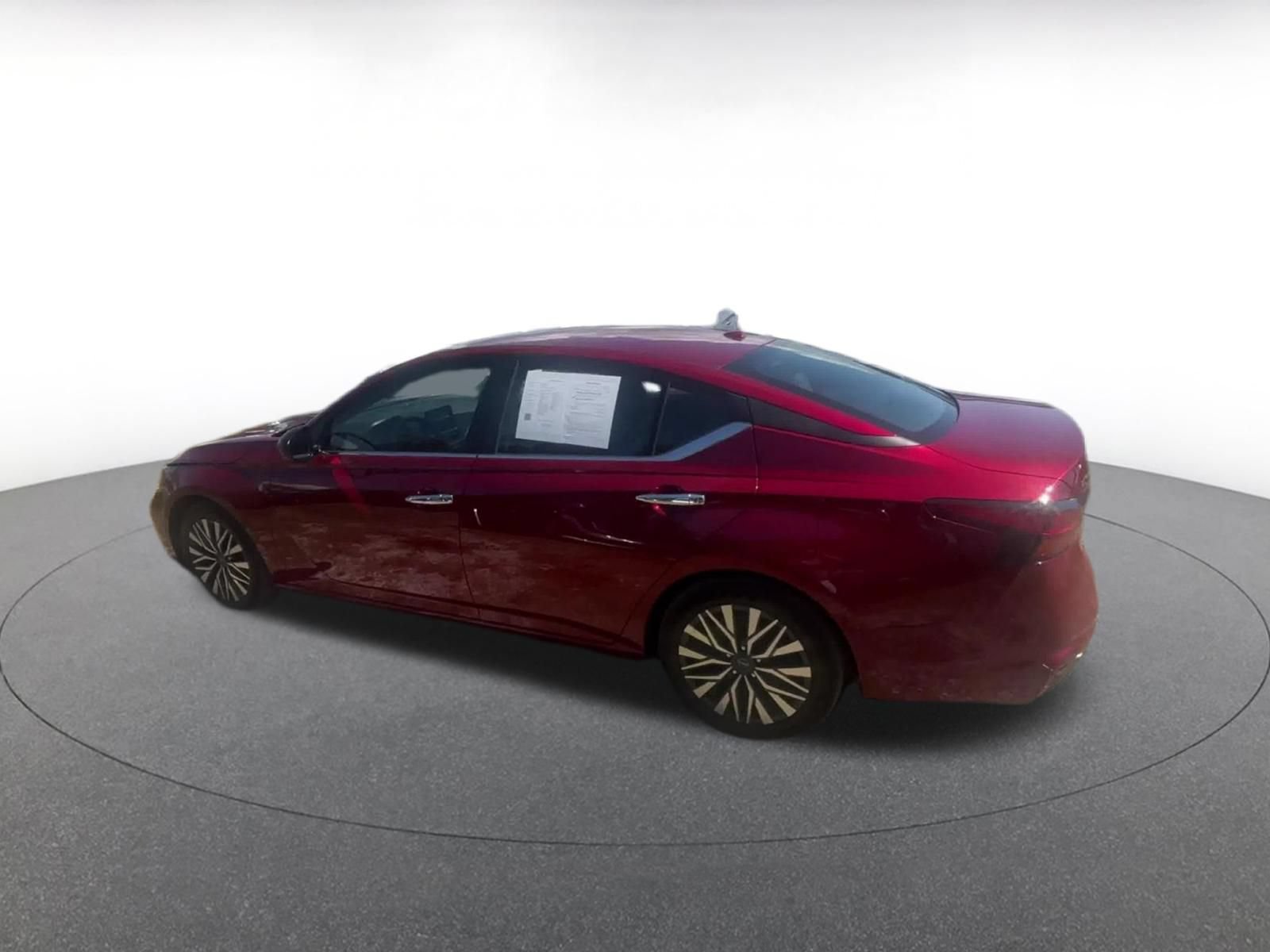 Used 2025 Nissan Altima 2.5 SV FWD image 9