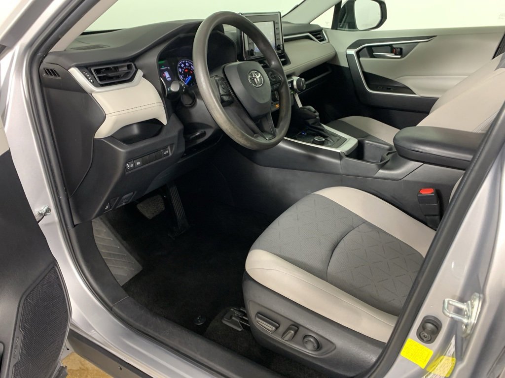Used 2022 Toyota RAV4 XLE w/ Convenience Package image 30