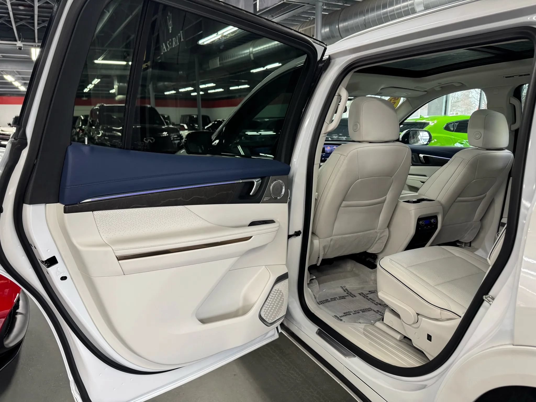 Used 2025 Buick Enclave Avenir w/ LPO, Floor Liner Package FWD image 20