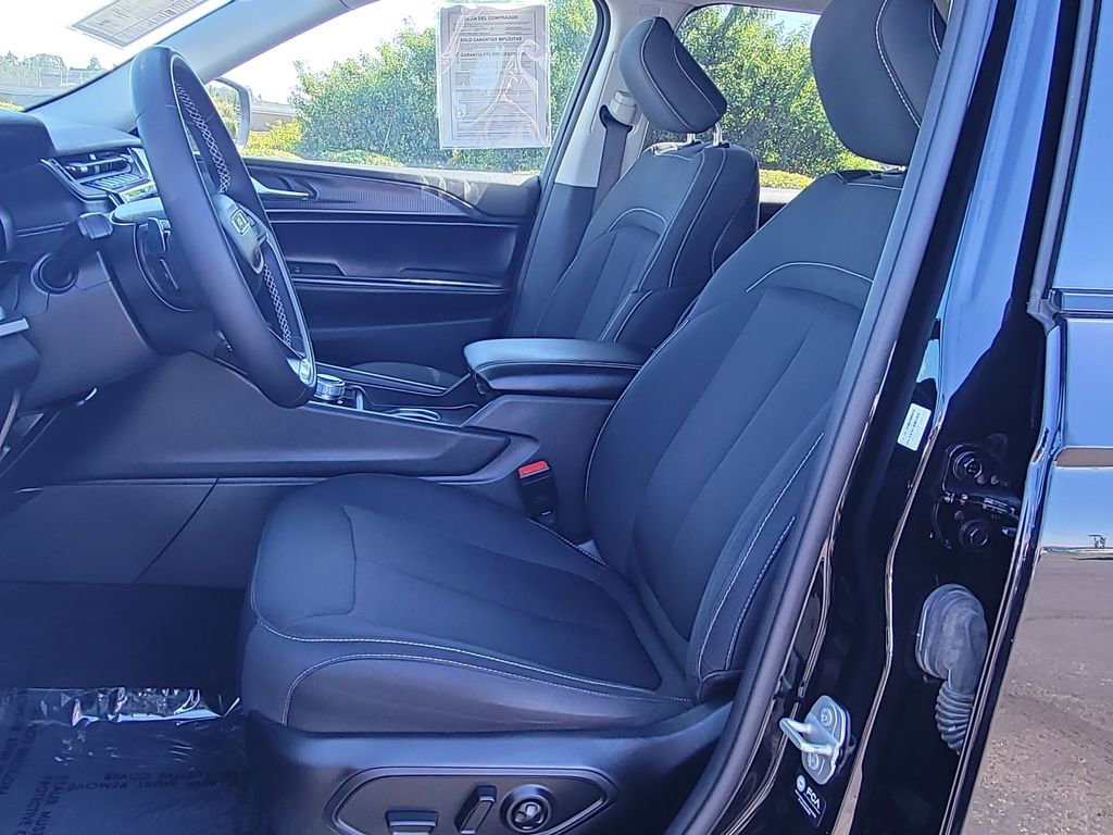 Used 2024 Jeep Grand Cherokee L Laredo AWD/4WD image 18