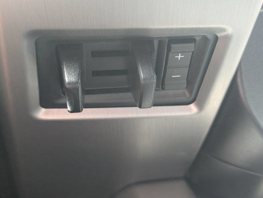 Used 2017 Ford F250 Platinum w/ Platinum Ultimate Package AWD/4WD image 19