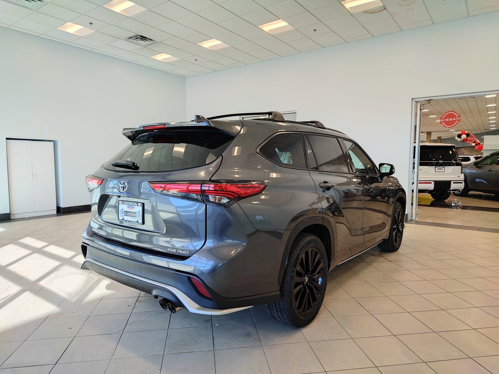 Used 2023 Toyota Highlander XSE image 3