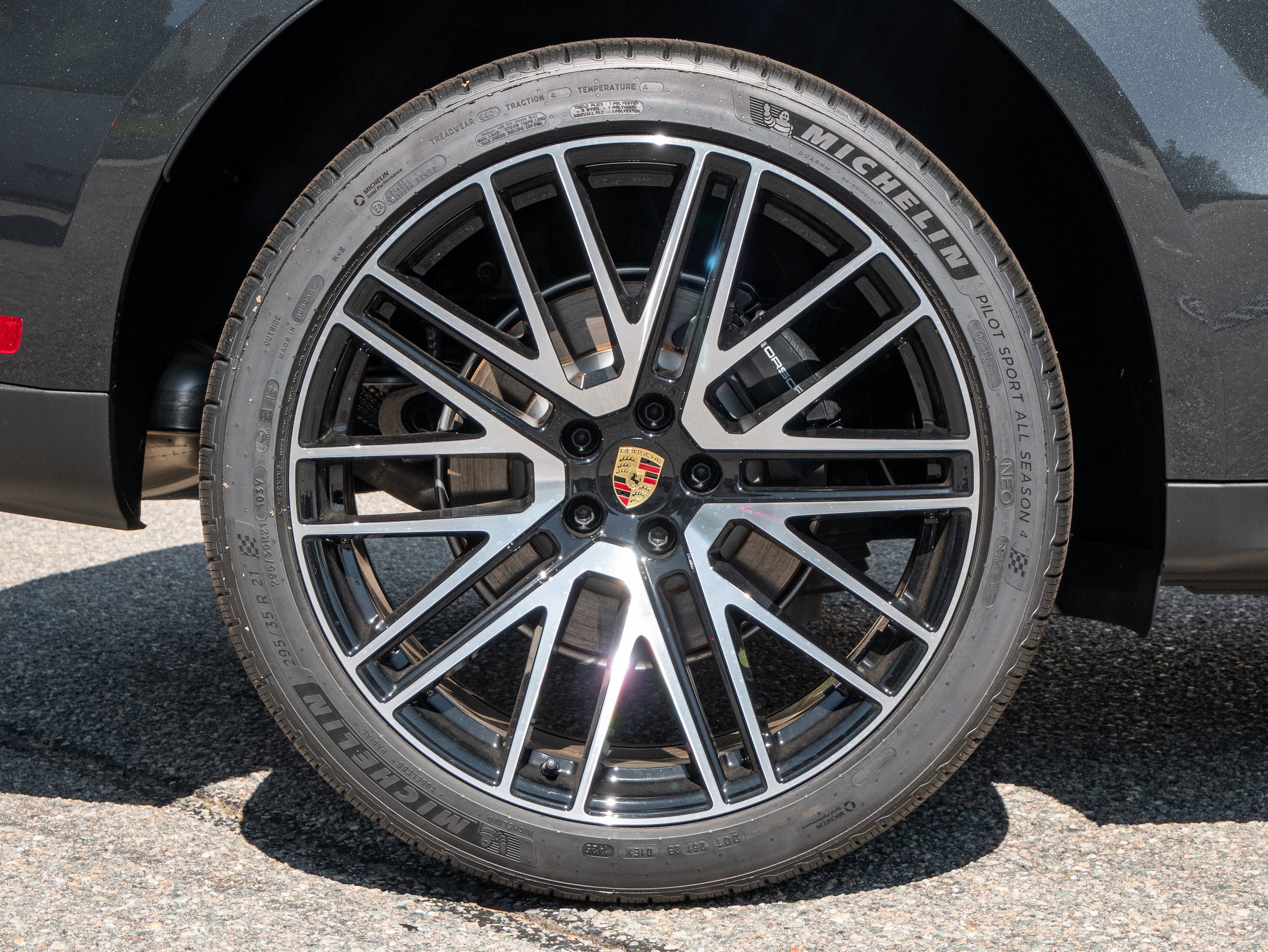 Certified 2026 Porsche Macan AWD/4WD image 15