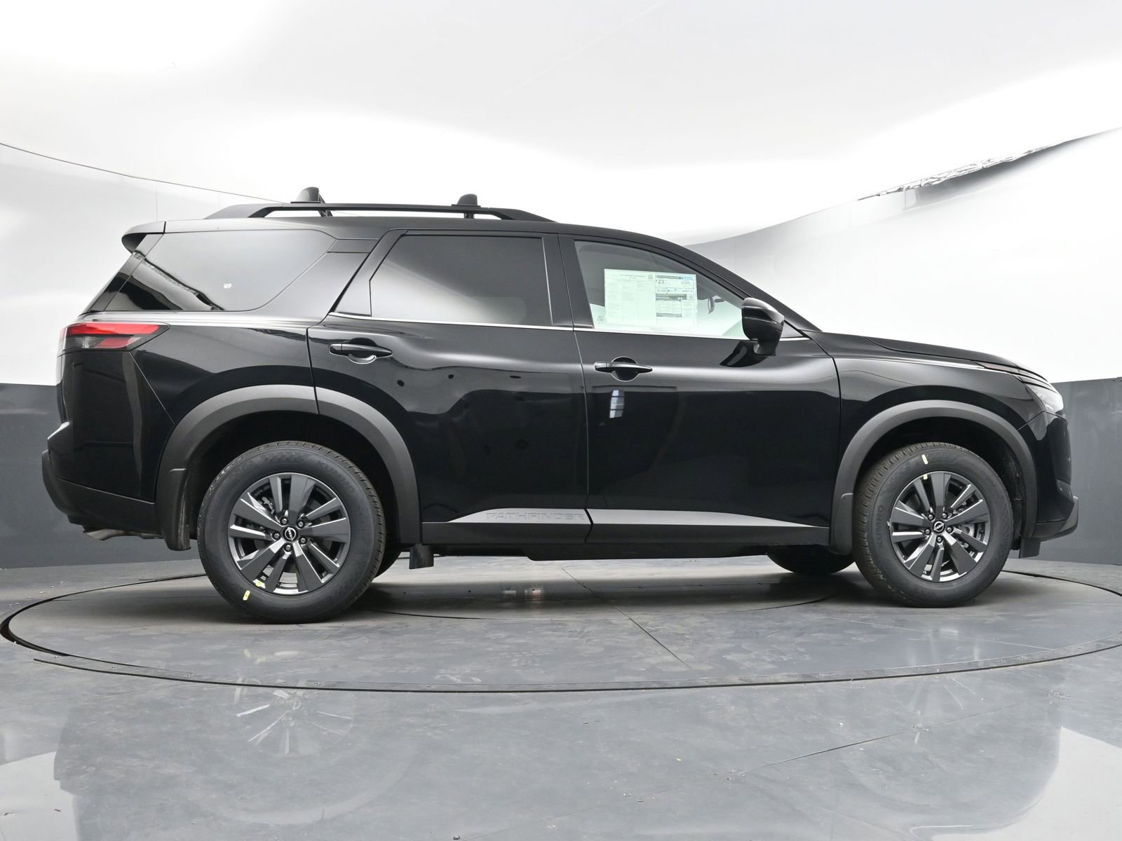 Used 2025 Nissan Pathfinder SV image 25