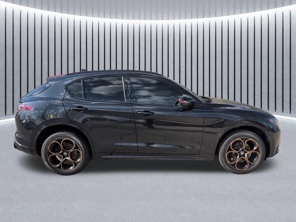 Used 2025 Alfa Romeo Stelvio Sprint AWD/4WD image 7