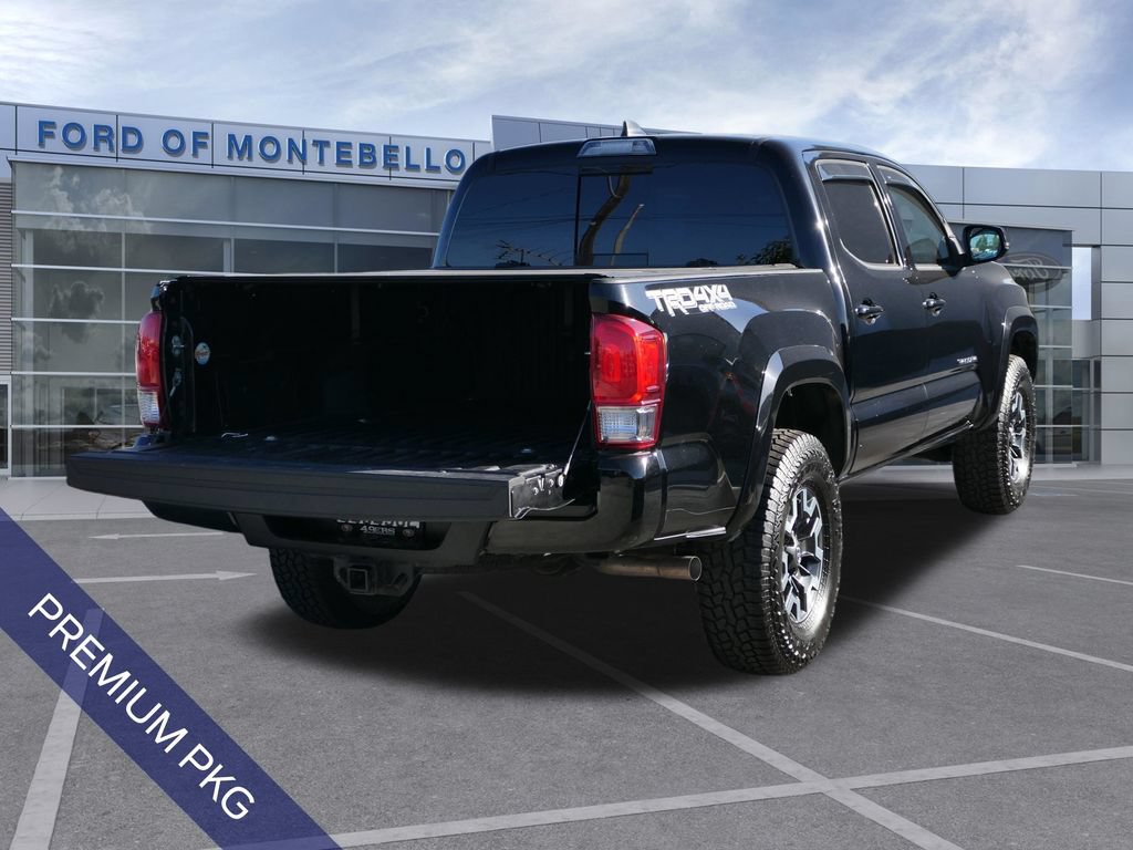 Used 2017 Toyota Tacoma TRD Off-Road AWD/4WD image 4