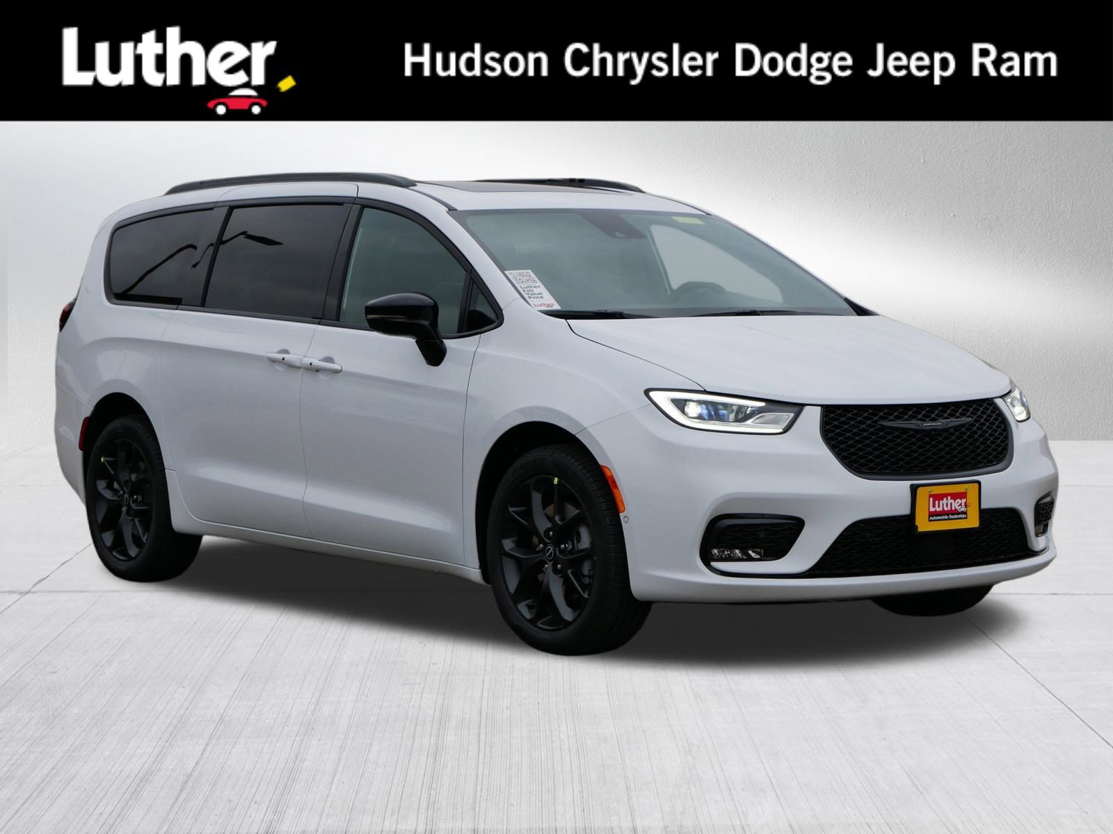New 2026 Chrysler Pacifica Select w/ S Appearance Package AWD/4WD image 1
