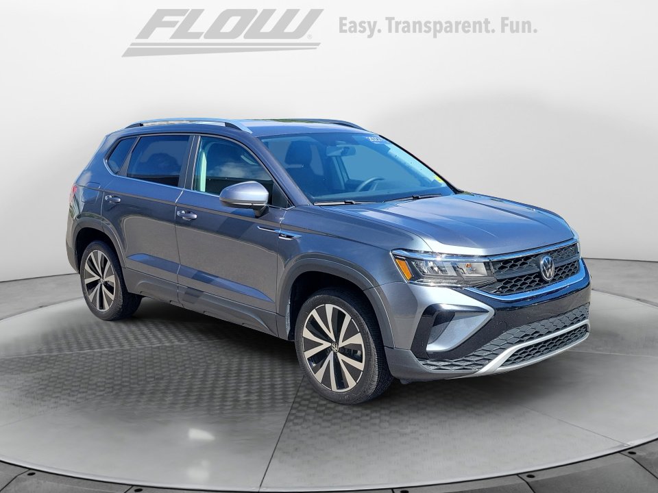 Used 2022 Volkswagen Taos SE image 1