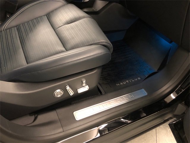 Used 2024 Lincoln Nautilus Reserve w/ Equipment Group 203A image 38
