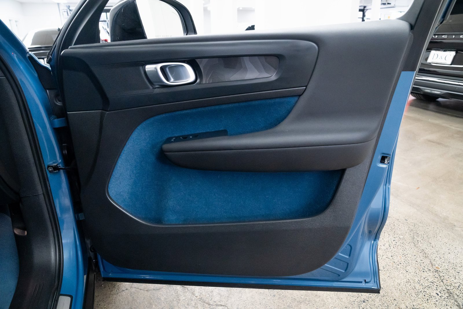 Used 2023 Volvo C40 P8 Recharge Plus w/ Climate Package image 23