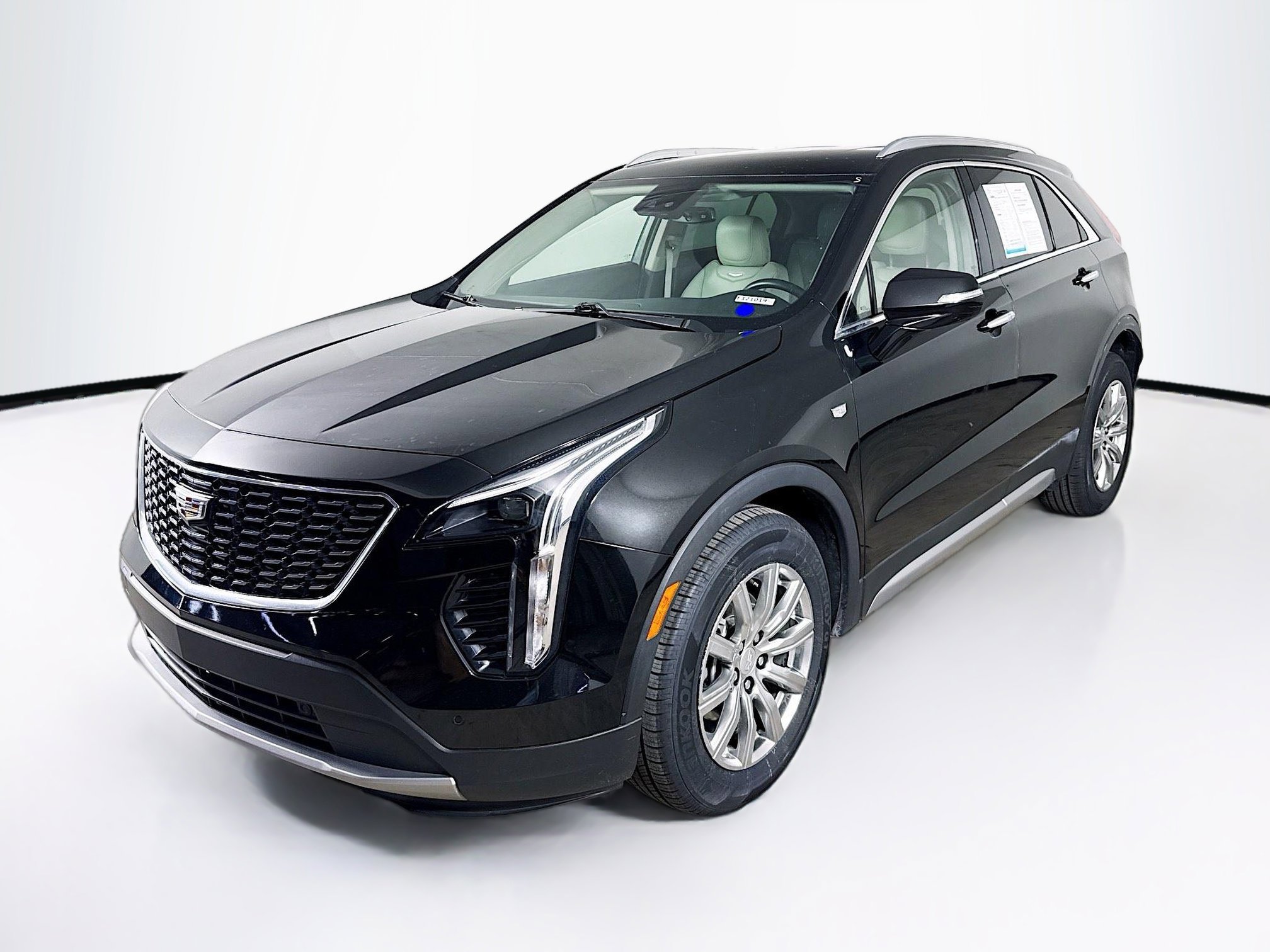Used 2023 Cadillac XT4 Premium Luxury image 4