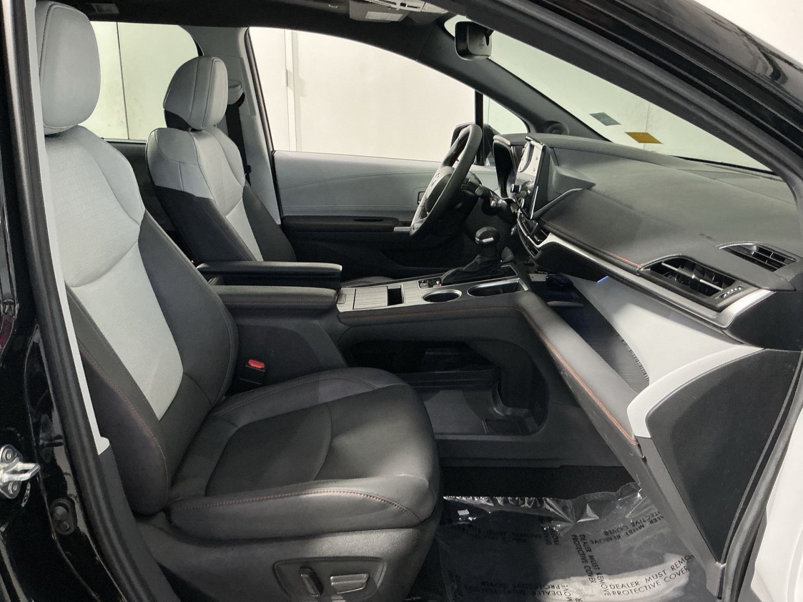 Used 2024 Toyota Sienna XSE w/ XSE Plus Package AWD/4WD image 28