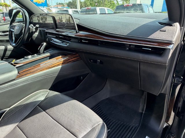 Used 2022 Cadillac Escalade Premium Luxury AWD/4WD image 15