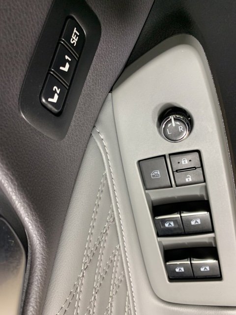 Used 2019 Toyota Avalon Limited image 17