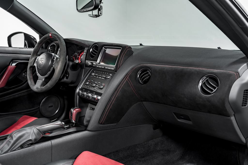 Used 2016 Nissan GT-R NISMO AWD/4WD image 29