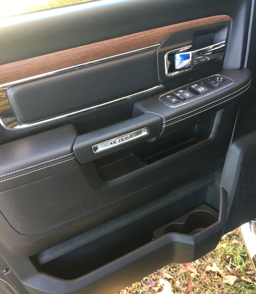 Used 2016 RAM 1500 Laramie w/ Convenience Group image 12