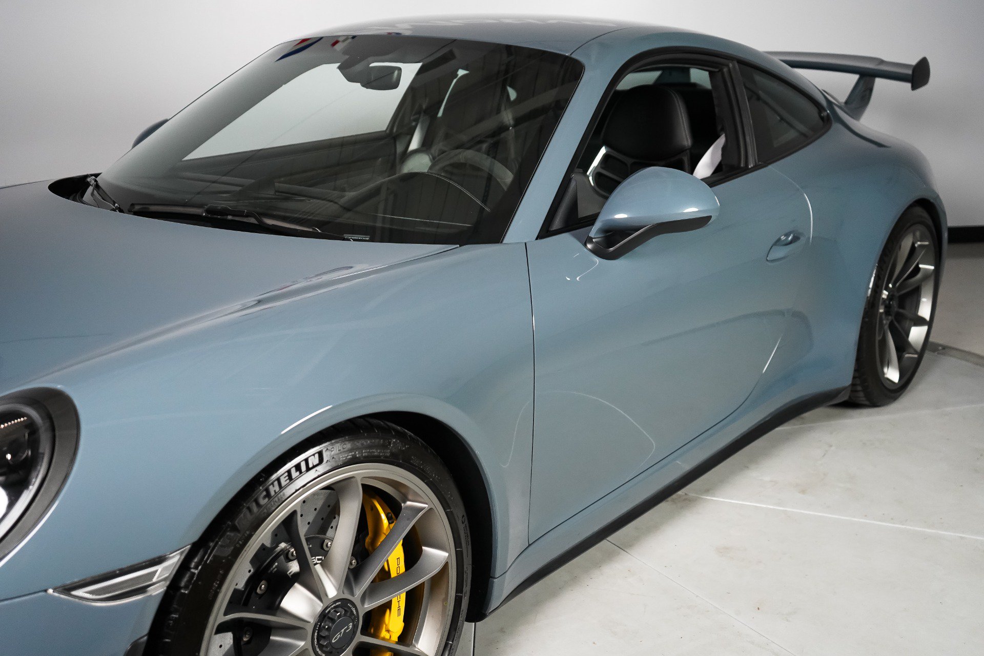 Used 2018 Porsche 911 GT3 RWD image 3