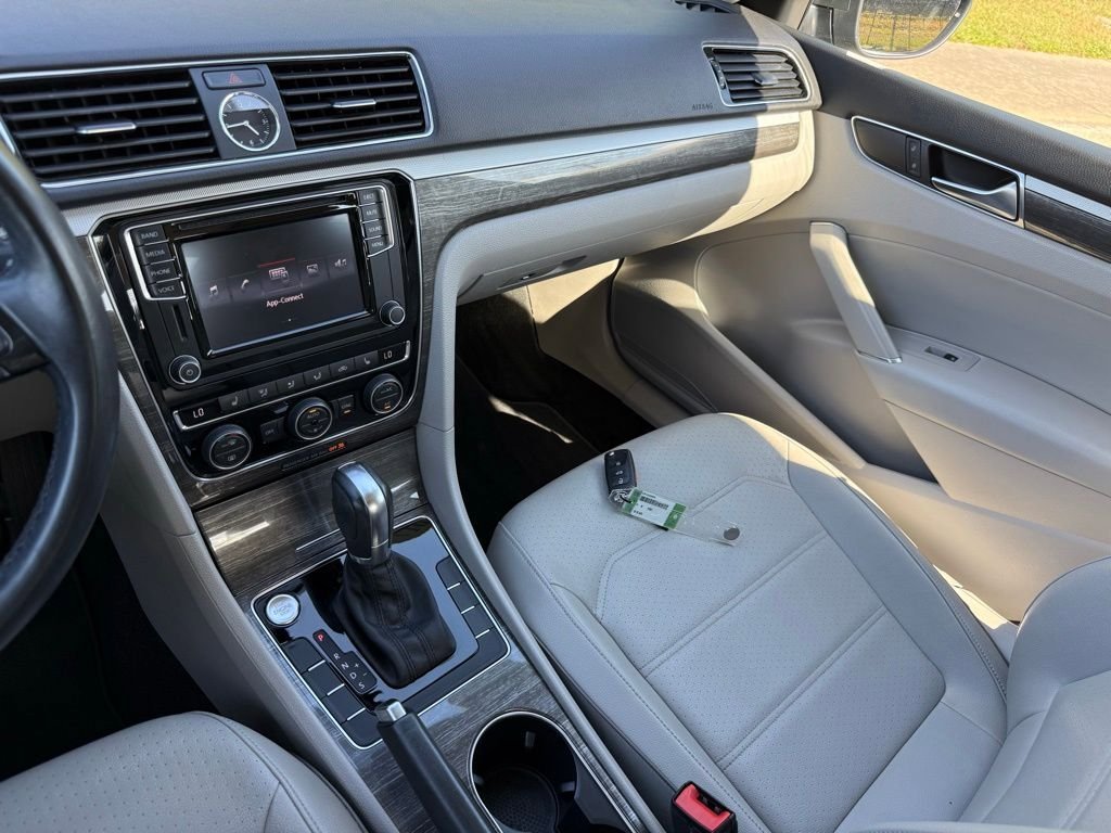 Used 2017 Volkswagen Passat 1.8T SE image 30