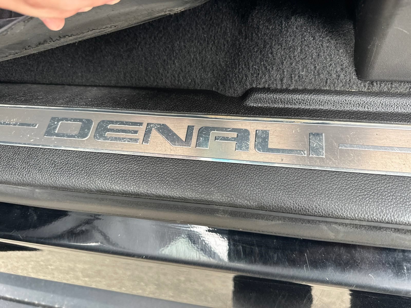 Used 2019 GMC Yukon Denali w/ Denali Ultimate Black Edition AWD/4WD image 20