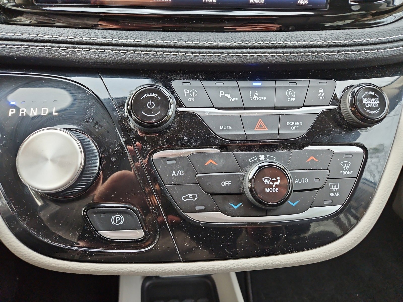 Used 2024 Chrysler Pacifica Touring-L image 28