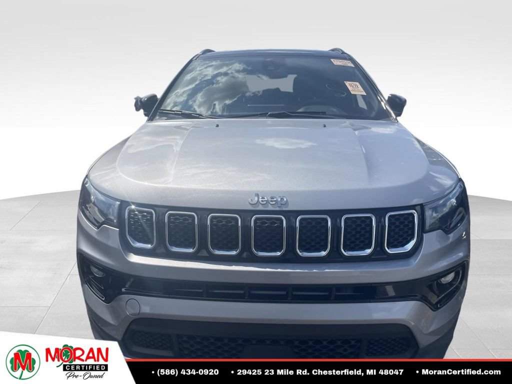 Used 2023 Jeep Compass Limited w/ Elite Group AWD/4WD image 2