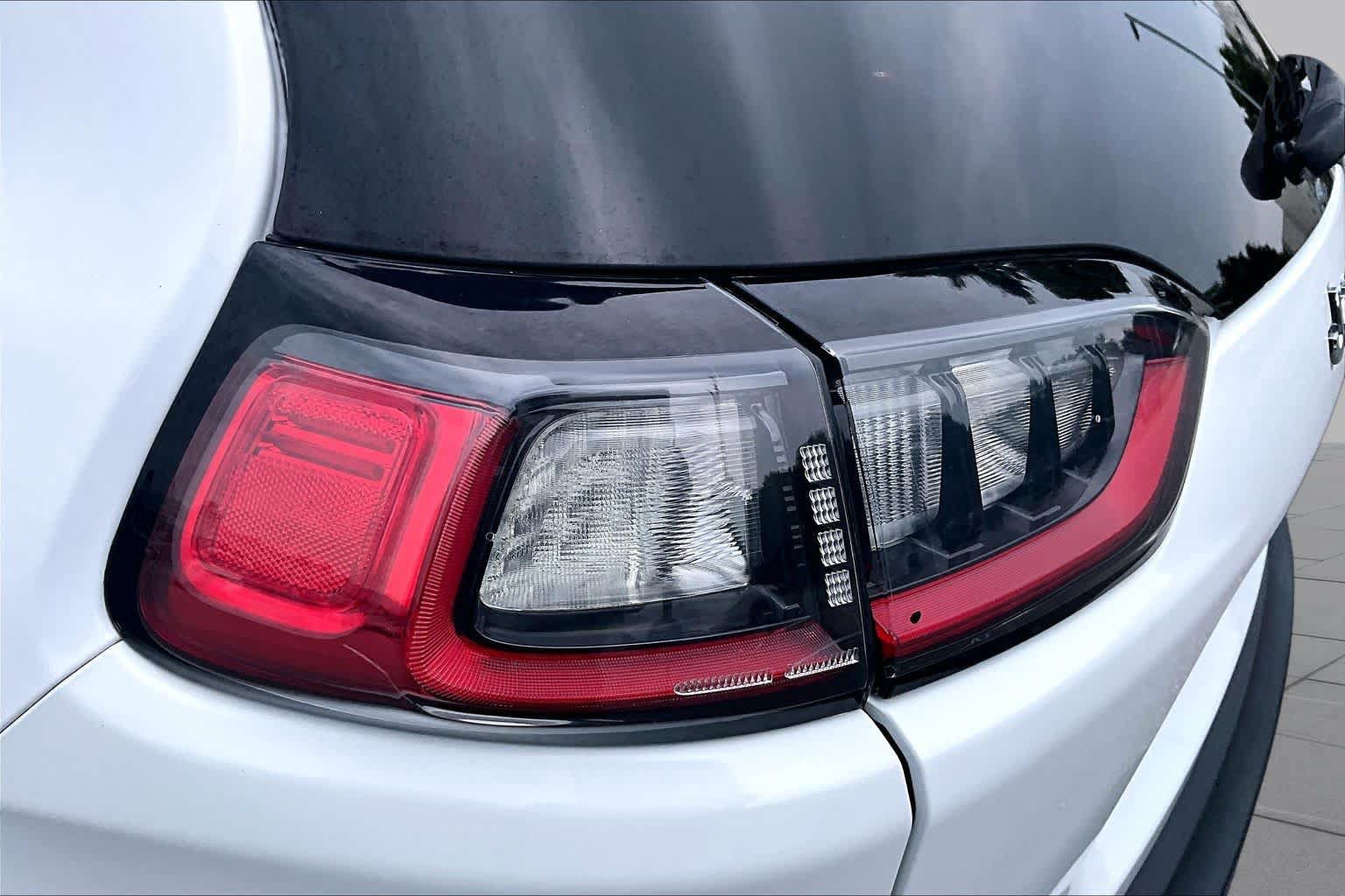 Used 2019 Jeep Cherokee Limited w/ Technology Group FWD image 28